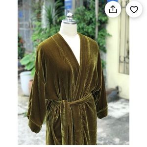 Maude Lebowski Green gold velvet kimono robe